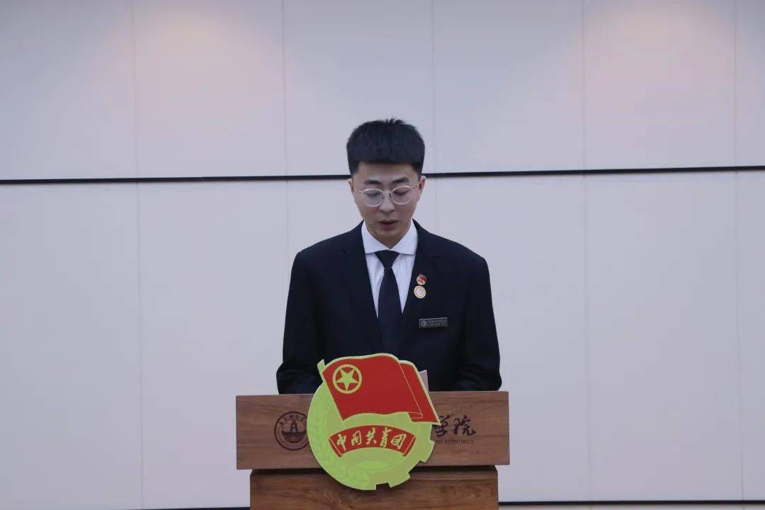 恪守学生天职、牢记服务宗旨-华体会体育hth官方网站(图13)
恪守学生天职、牢记服务宗旨-华体会体育hth官方网站(图13)