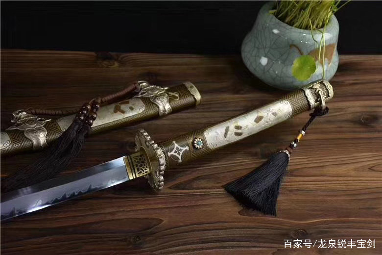 【hth官网入口】
吃西餐时 服务员端上来的柠檬水 如果你直接喝掉 那要被讽刺了(图3) 华体会体育hth官方网站