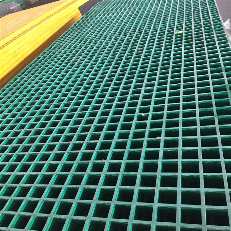 【hth官网入口】
吃西餐时 服务员端上来的柠檬水 如果你直接喝掉 那要被讽刺了(图2) 华体会体育hth官方网站