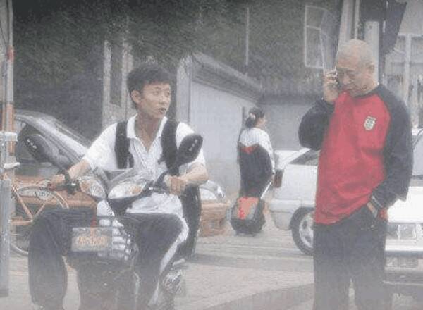 hth官网入口：青白江区玉虹小学宪法宣传周活动正式启动