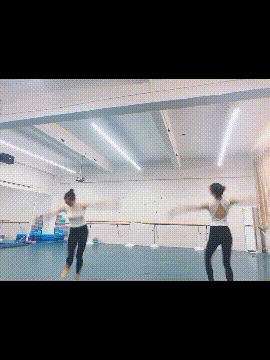 
搞笑GIF段子：我倒是没意见 不外你得问房东答不允许‘华体会体育hth官方网站’(图2)