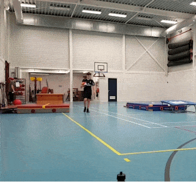 
搞笑GIF段子：我倒是没意见 不外你得问房东答不允许‘华体会体育hth官方网站’(图3)