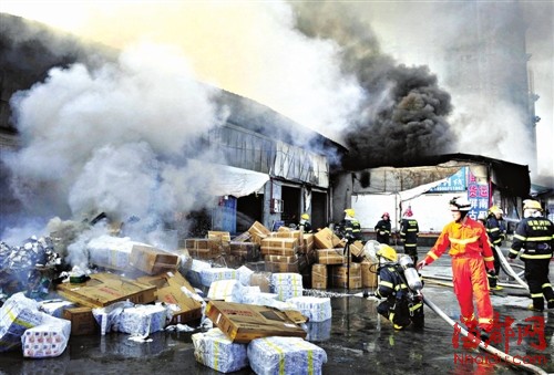 管城区回族幼儿园和社区共同举办迎新春活动‘华体会体育hth官方网站’