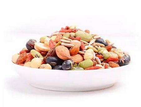 汝州市夏店镇二幼：主题活动迎新年|hth官网入口