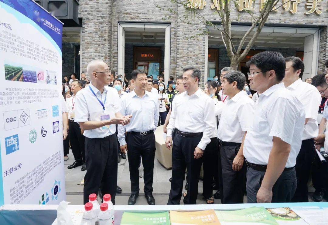 
守护宁静底线 通报消费信任 服务经济生长——中国质量认证中心应邀到场出口产物转内销运动：hth官网入口(图2)