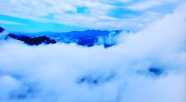 华体会体育hth官方网站:
长城是云里腾飞的一条龙(图13) 华体会体育hth官方网站:
长城是云里腾飞的一条龙(图13)