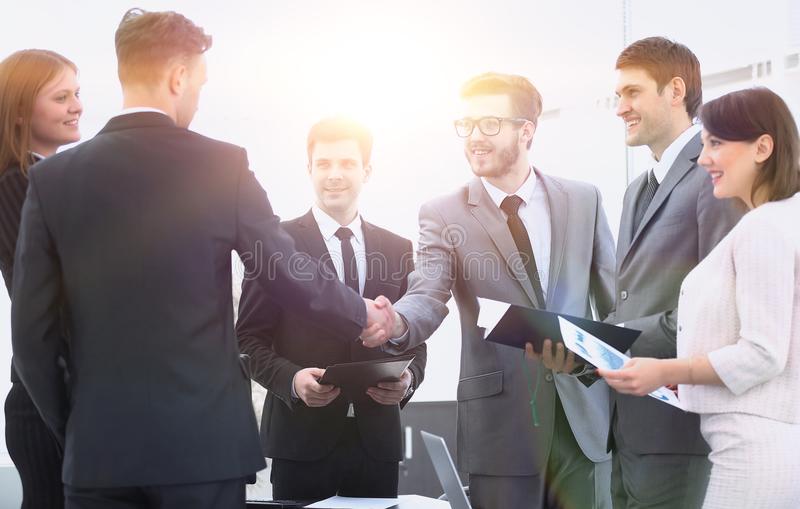 “hth官网入口”《烟雨江湖》在这个江湖走自己的路,让别人无路可走(图2) hth官网入口